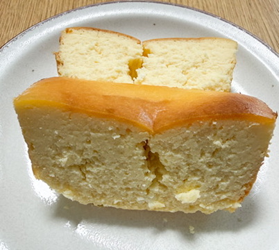 MARLOWE ベイクドチーズケーキの断面